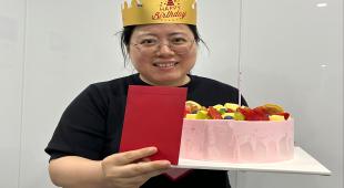 Celebrando Juntos: Uma Tradição de Aniversário de Gratidão e Espírito de Equipe na TOPINCHEM